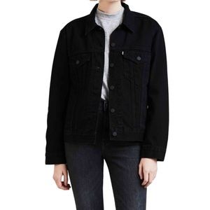Black Levi’s Boyfriend Trucker Jacket